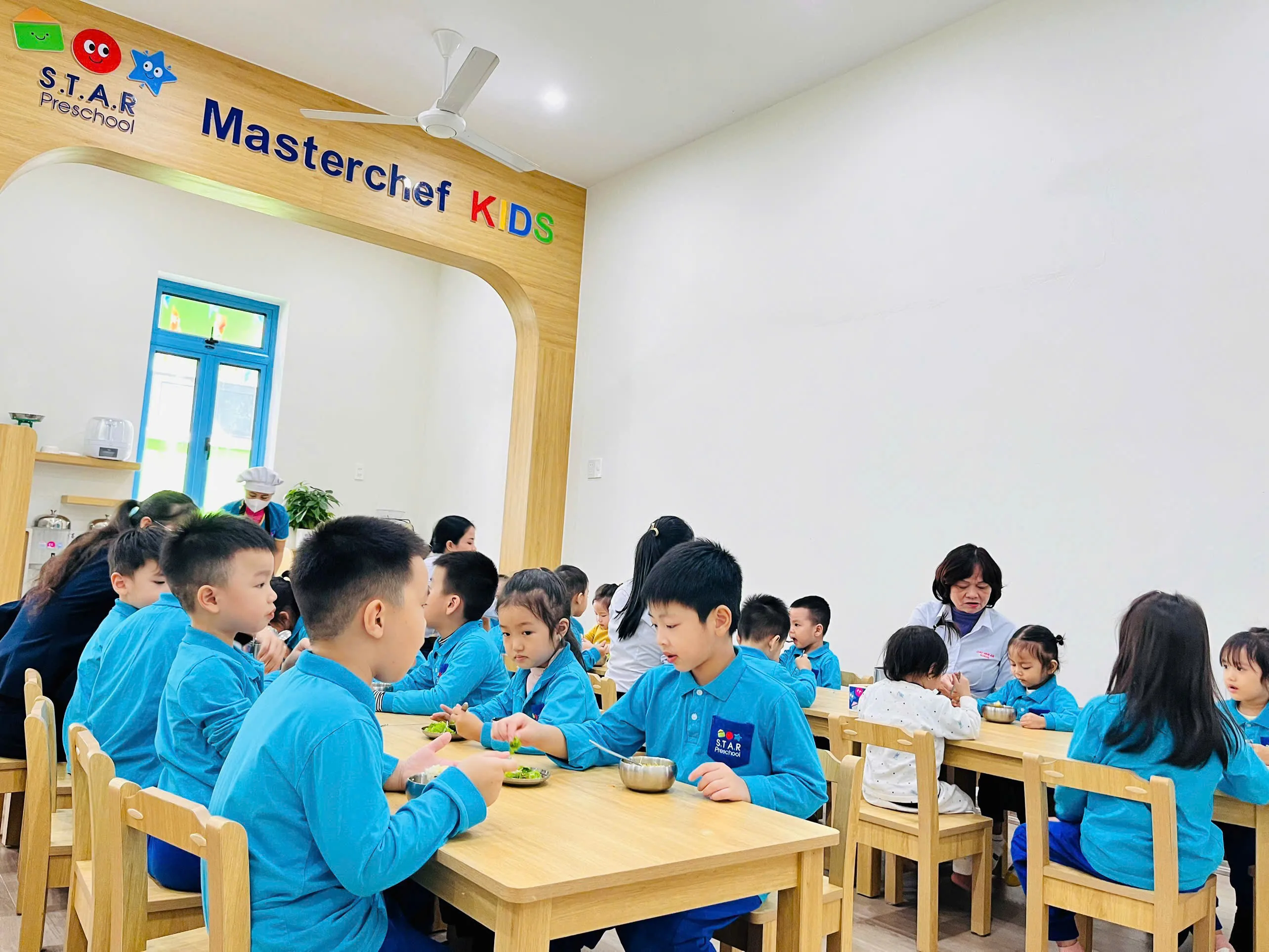 Trẻ S.T.A.R Preschool tham gia hoạt động học trong lớp